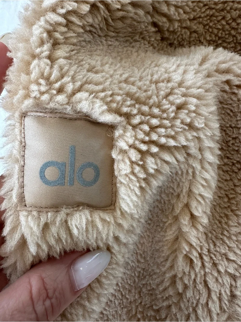 Alo Yoga Foxy Sherpa Jacket in Camel